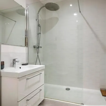 Cosy With Exposed Stonework In The Heart Of *