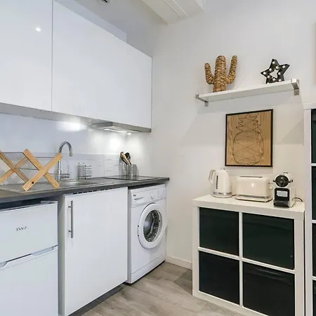Cosy With Exposed Stonework In The Heart Of