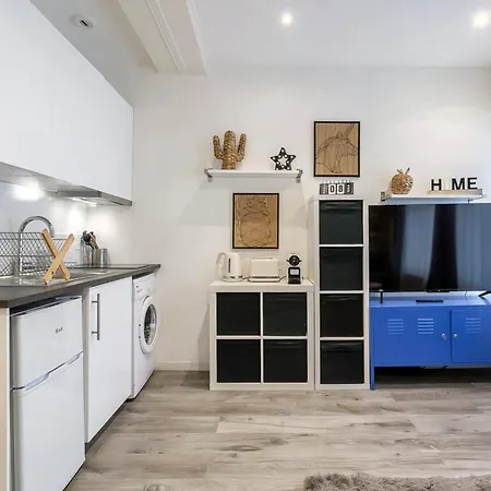 Cosy With Exposed Stonework In The Heart Of Apartment