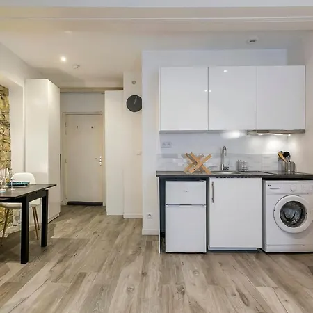 Cosy With Exposed Stonework In The Heart Of Apartment *