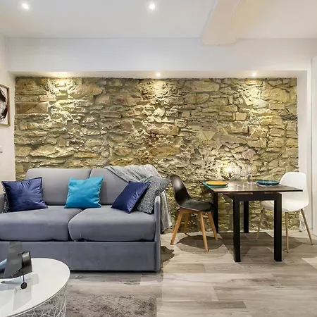 Apartment Cosy With Exposed Stonework In The Heart Of Lyon